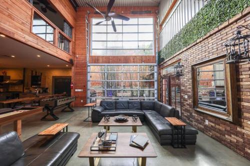 Logan Heights Casa | Bamboo Loft 6BR, 24 guests