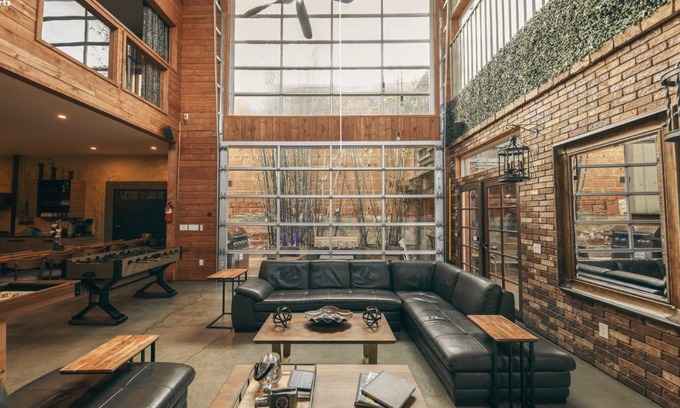 Logan Heights Apartamento | Bamboo Loft 6BR: Sleeps 24 in Downtown SAN
