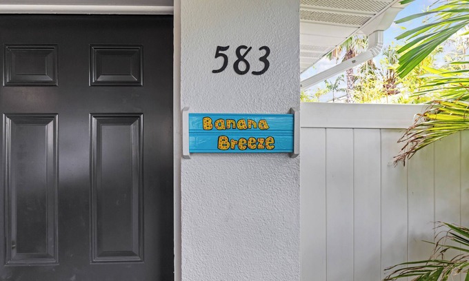 Clearwater Beach Cabaña | BANANA BREEZE COTTAGE. Steps away from the beach Heated pool.