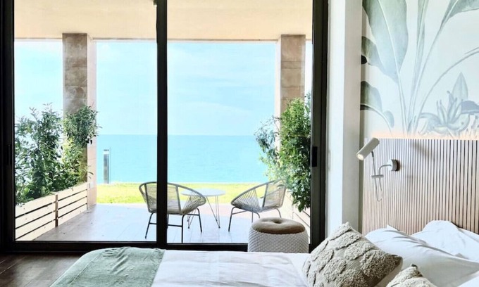 Kfardebian Casa | Banana Leaf: Beachfront Exotic Room in Batroun