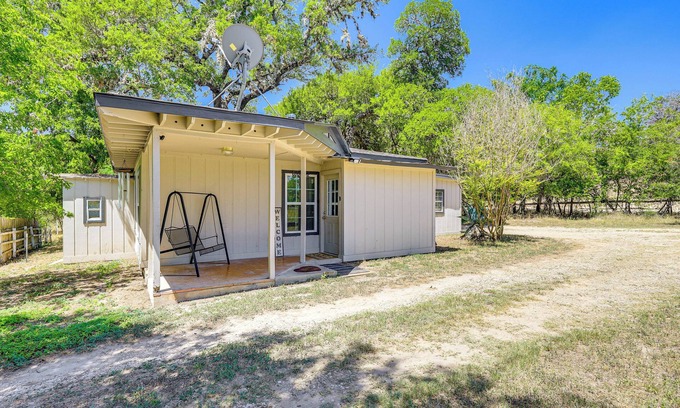 Bandera Casa | Bandera ‘Carriage House’ w/ Medina River Access!