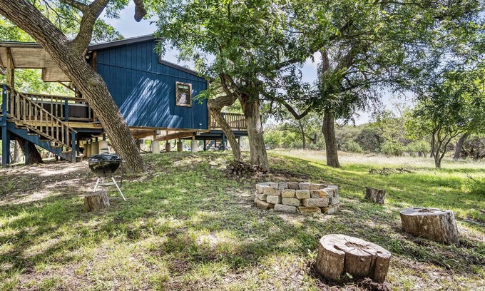 Bandera Cabina | Bandera Stronghold Retreat