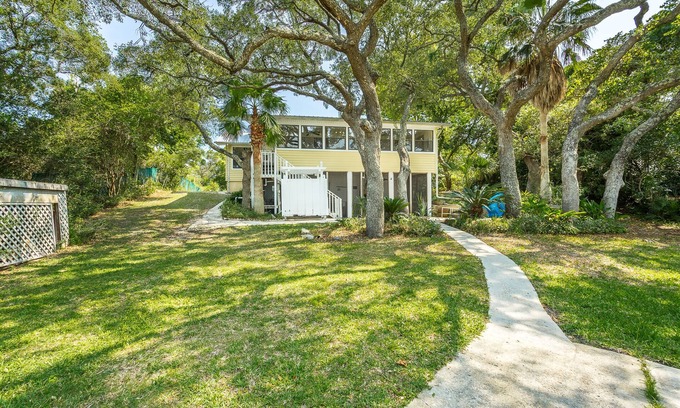 Alligator Point Casa | Bandit's Cove 2BR/2BA bayfront home- Spring Special