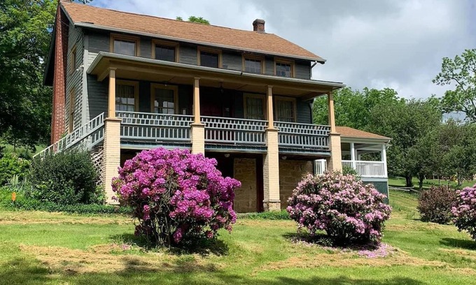 Donegal Casa | Baneberry Meadows Farmhouse