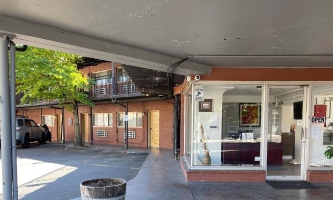 Hollywood District Hotel | Banfield Studios By OYO Portland OR