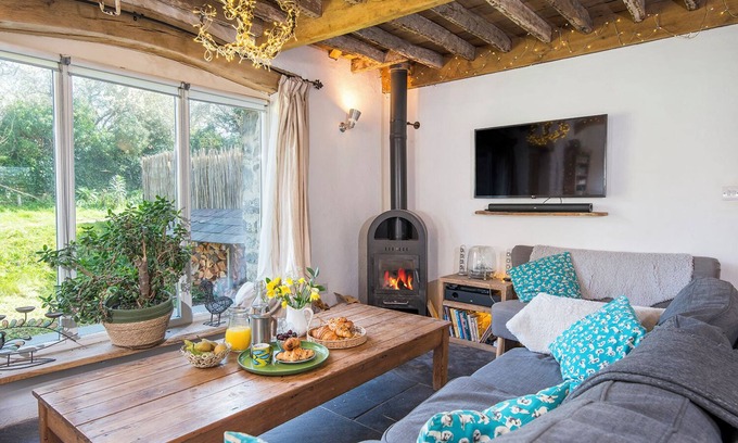 Angle Casa | Bangeston Barn, Holiday Home Angle, Sleeps 6, 3 bedrooms, bathrooms