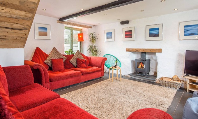 Angle Casa | Bangeston Farmhouse, Holiday Home Angle, Sleeps 11, 4 bedrooms, bathrooms