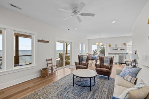 Cedar Island Casa | Banks' Haven home