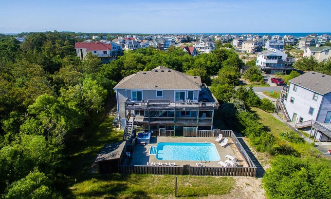 Ocean Hill Casa | Three Little Birds: Oceanside, admite mascotas, acceso a la playa a solo 700 pies de distancia, piscina privada.