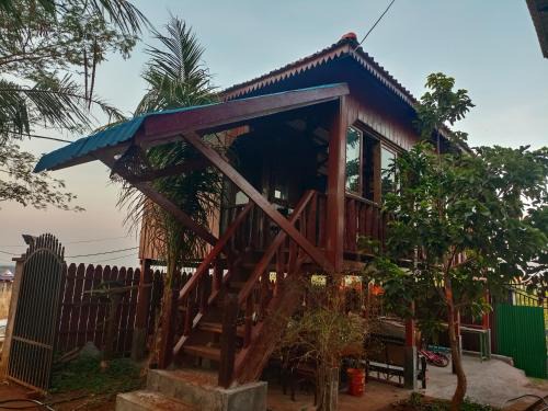 Ban Lung Cabina | Banlung Hill Top House &Trekking