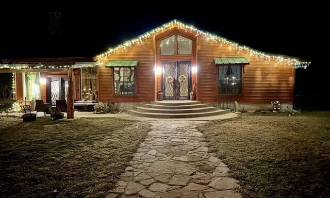 Forestburg Apartamento | Banquet Hall & Pool: Expansive Forestburg Ranch!
