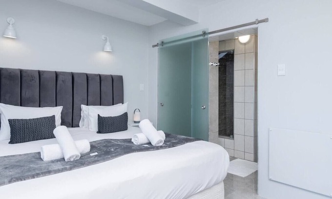 Bantry Bay Apartamento | Bantry Bay Studio. Pool & Ocean Views