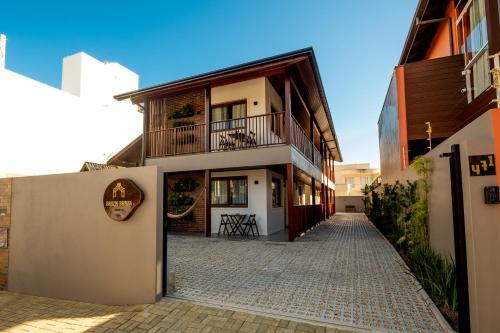 Itajai Casa | Banzai Brava Suítes