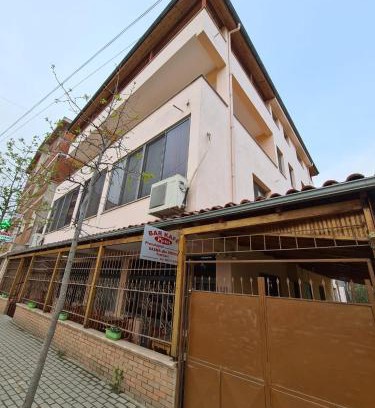 Kamez Casa | Bar Kafe Pjetri Guest House