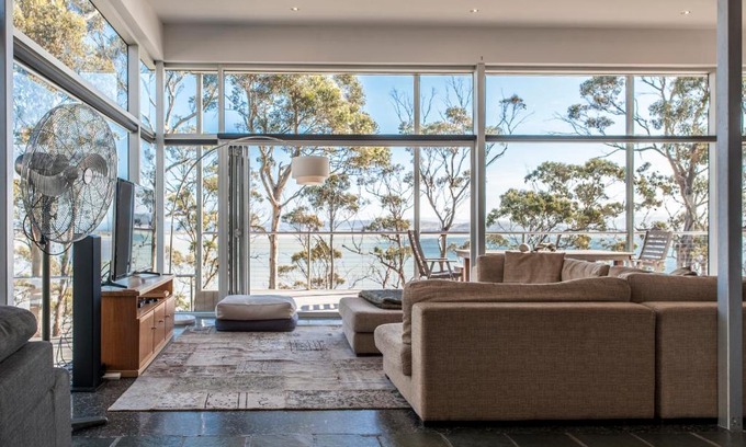 Sandford Casa | Baragoola Retreat - Luxury Waterfront Property