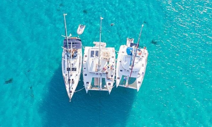 Playa Pobla de Farnals Alquiler De Eote | Barco para dormir sobre el Mar