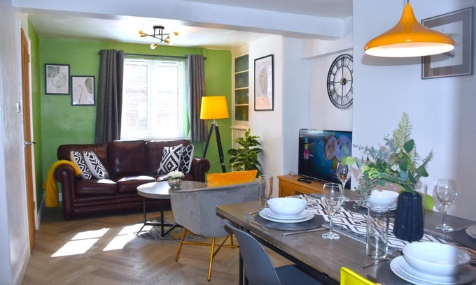 City Centre Casa | Bard's Nest Scholars Cottage, Central Stratford, 5 mins walk to RSC