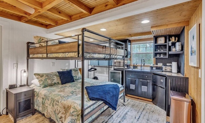 Gulfport Apartamento | Bare Feet Bunkhouse-Close to beach & dog friendly