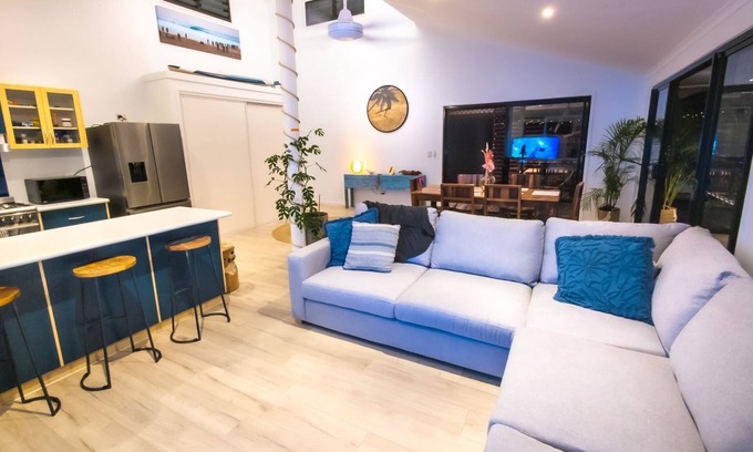 Agnes Water Casa | Barefeet Retreat - 3 bedroom air conditioned, pet friendly, town location