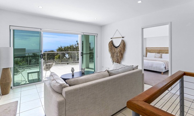 Castaways Beach Casa | Barefoot Beach Abode, Castaways Beach