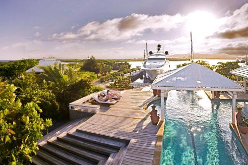 Brick Bay Hotel | Barefoot Cay Resort
