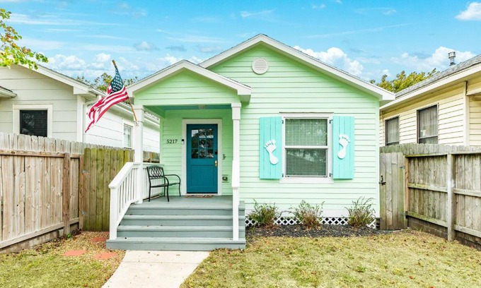Galveston Casa | Barefoot Coastal Cottage