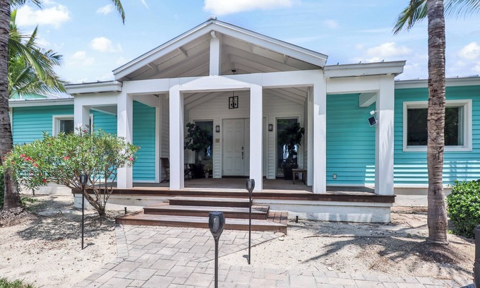 Alice Town Casa | Barefoot Haven-4 Bedroom Beachfront Home- RWBimini/Bimini Bay Community