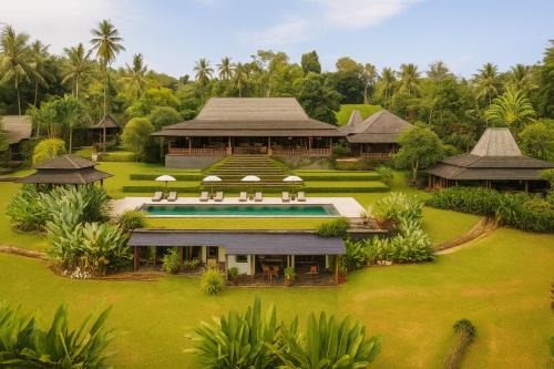 East Selemadeg Chalet De Esquí | Barefoot in the Heart