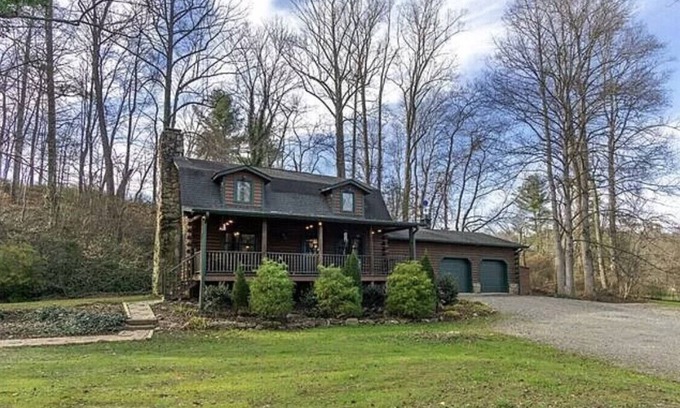 Leicester Cabina | Barefoot Lodge at Dix Creek