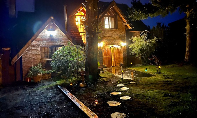 Golondrinas Chalet De Esquí | Bariloche front lake house, Les 2 Chalets, amazing view and location!