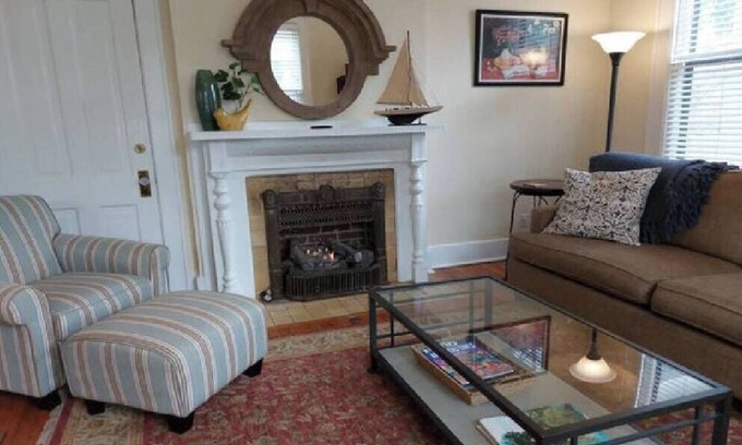 East of Broadway Cabaña | Barkley Cottage - 2 Bedroom