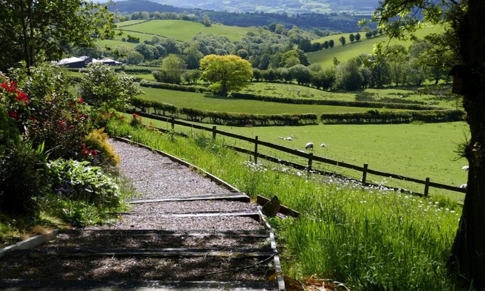 Llanfyllin Casa | Barley Cottage - 5* Cyfie Farm with log burner and private covered hot tub