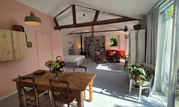 Eindhoven Casa | Barn converted into cosy studio with garden and free parking in Eindhoven