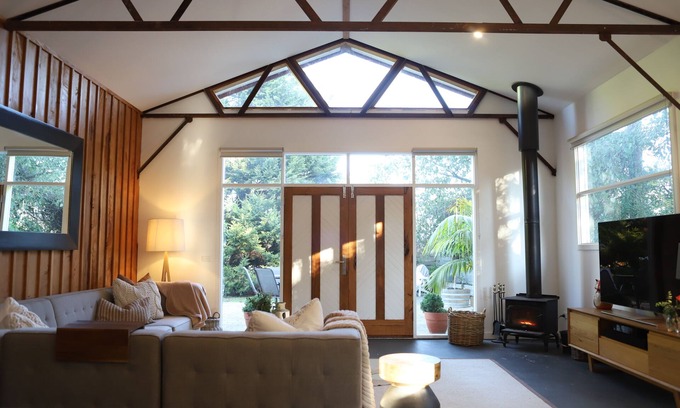Somerville Casa | Barn Stay Hideaway "The Barn"