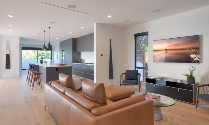 Venice Casa | Barnard Treat