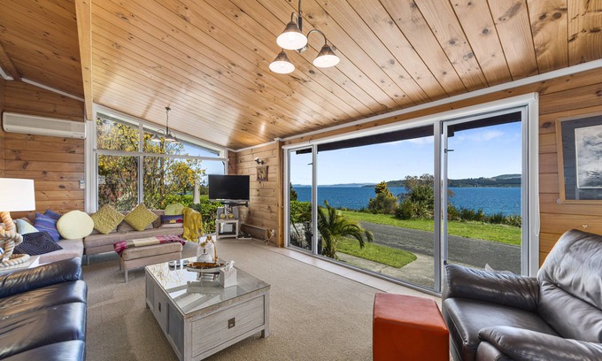 Taupo Casa | Barne the Bentley - Taupo Holiday Home