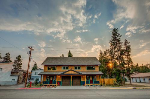 West Yellowstone Casa | Barnes on Boundary Unit B