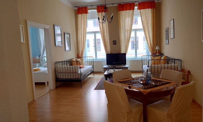 Altstadt Apartamento | Baroque house apartment 1st floor with French bed - Baroque house apartment