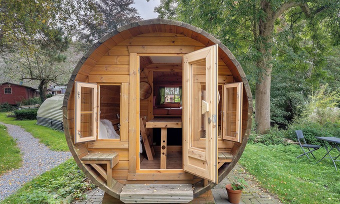 Barlt Alquiler De RV | Cabaña 'Das Fass' con terraza y jardín compartidos