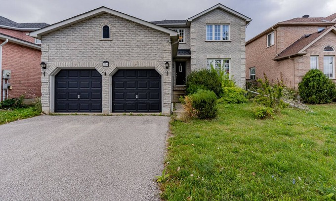 Barrie Cabaña | Barrie Downtown Cottage BBQ Patio Garden Sleeps10