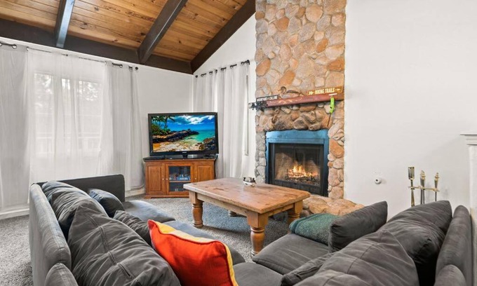 Crestline Casa | ~BarryBear House~ Mountain lake retreat