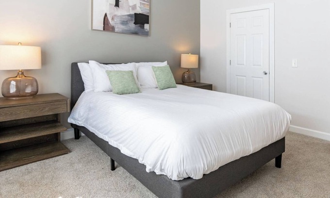Wilmington Apartamento | Barsala l Modern 2BD; Pool, Picnic and Grilling Areas