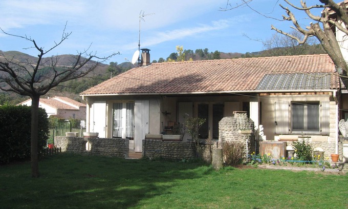 Jaujac Casa | Alquiler Casa de 90m2 situado en Jaujac (Ardèche), con 3 habitaciones: Basaltina