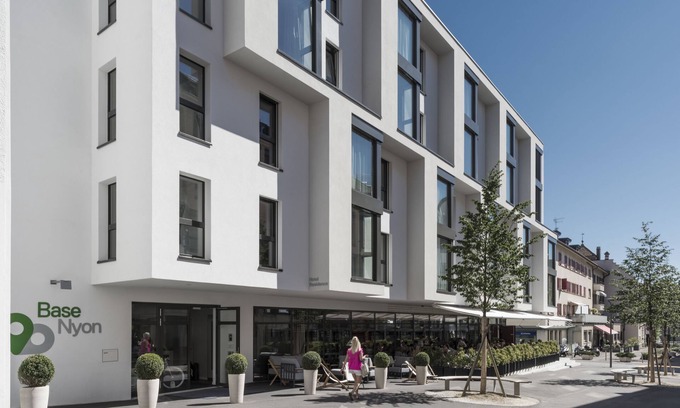 Nyon Apartamento | Base Nyon