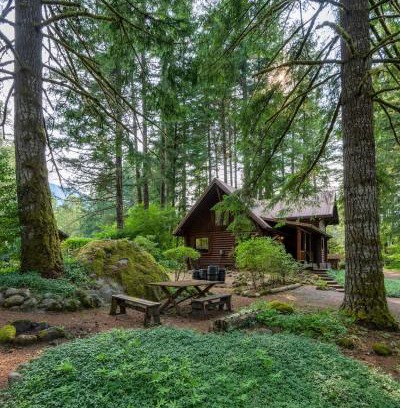 Welches Casa | Basecamp Compound - Hot Tubs & Highland Cows