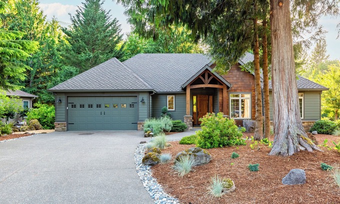 Welches Casa | Basecamp, Mt Hood. Mountain Retreat, hot tub, golf course.