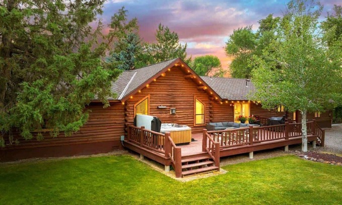 Rigby Cabina | Basecamp Stays: Private Island, Fire Pit, Arcade!