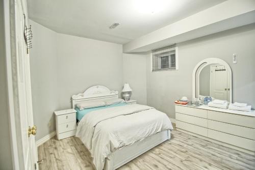 Thornhill Casa | Basement large Room with Private Bathroom and Free Parking