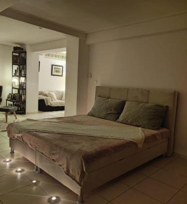 Trikala Apartamento | Basement Suite