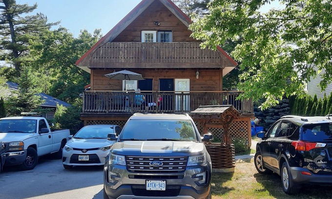 Wasaga Beach Cabaña | Basia Chalet by the beach.